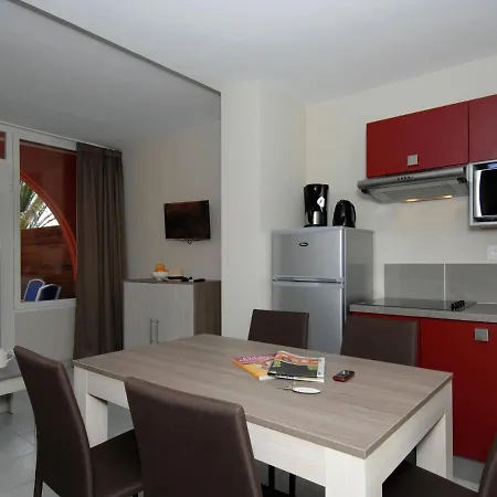 Tidy Near The In A Lively Seaside Апартаменти *