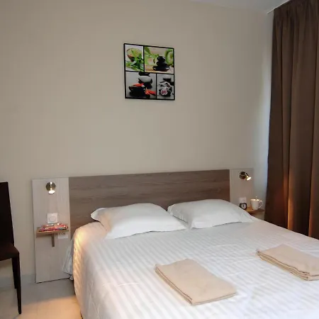 Tidy Near The In A Lively Seaside Апартаменти *